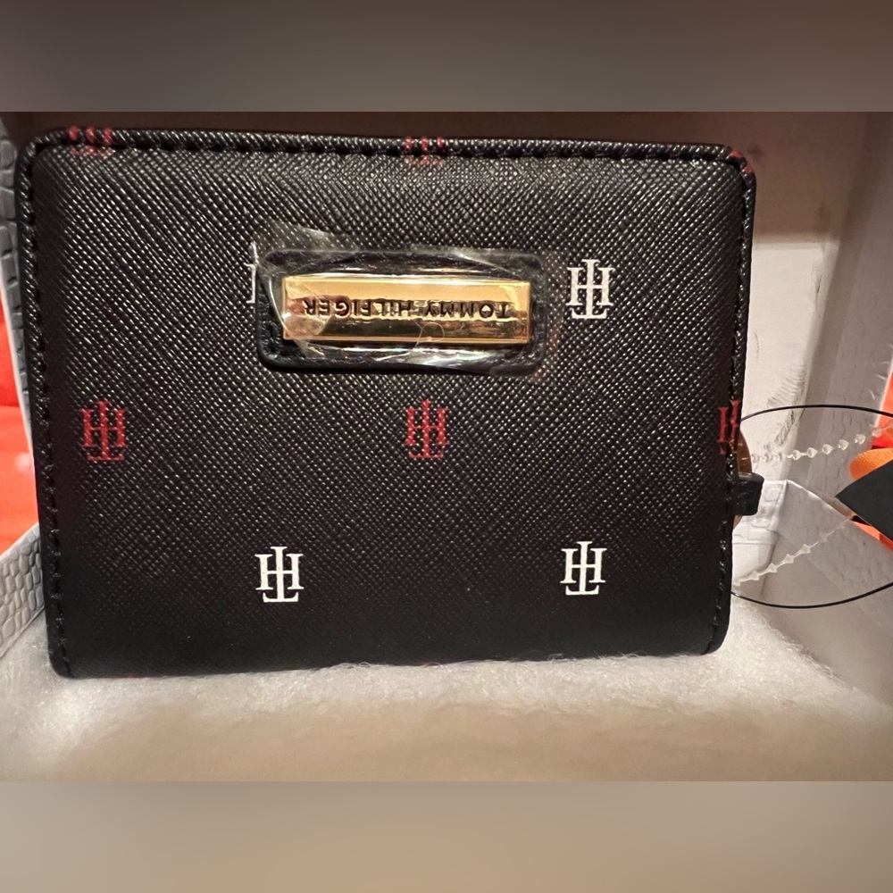 NWT: (TH) Credit card key chain holder